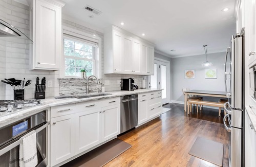 Richmond House | Gracious Lee at Willow Lawn | 3BR Prime Location