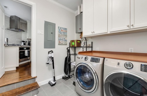Richmond House | Gracious Lee at Willow Lawn | 3BR Prime Location
