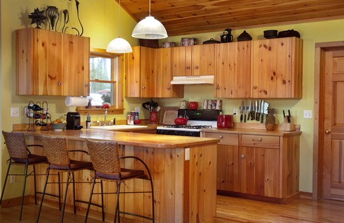 Woodstock House | Gracious Woodstock Retreat -Walking Distance to Town