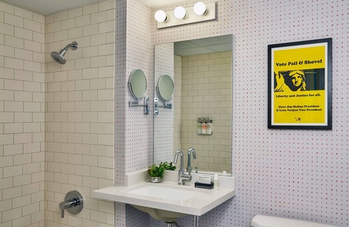 Madison Hotel | Graduate by Hilton Madison