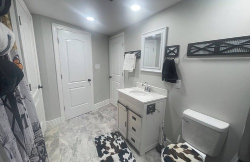 Naruna Other | Grain Bin home 9 minutes from LU. Close to the city but in the country