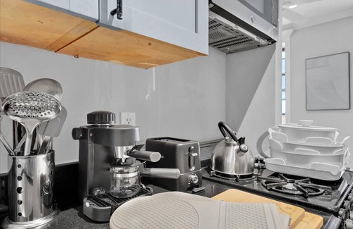 Gramercy Apartment | Gramercy Apartment - 3BR, 2BA, Modern ,Central