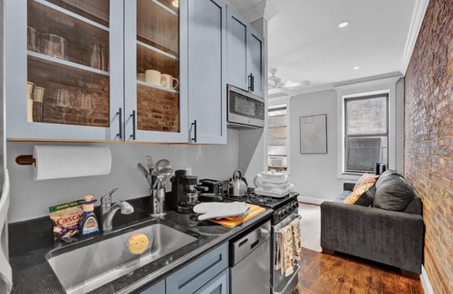 Gramercy Apartment | Gramercy Apartment - 3BR, 2BA, Modern ,Central