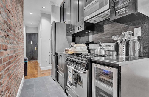 Gramercy Apartment | Gramercy Park Newly Renovated Spacious 2BR/2BA
