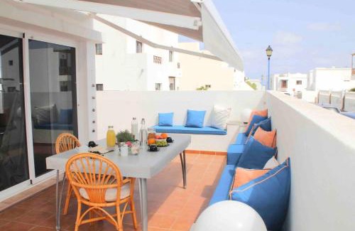 Punta Mujeres Apartment | Gran terraza, 1 minuto de las piscinas naturales