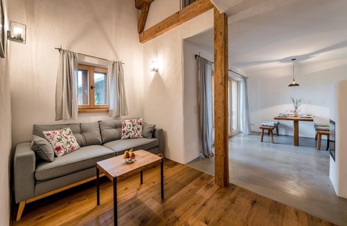 Eggstatt Apartment | Granary 88sqm, 2 bedrooms, 2 bathrooms, fireplace, sauna, gallery