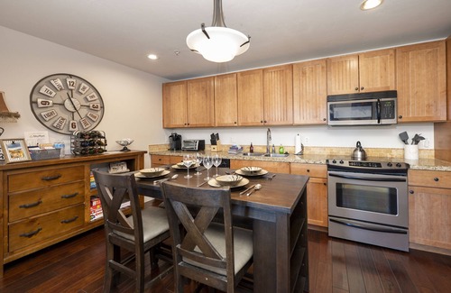Silvercreek Condo | Granby Ranch Haven: Outdoor Pool & Biking Fun