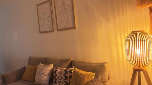 Saint-Sylvestre Apartment | Grand 2 pièces avec terrasse à 15mn en bus Centre-ville, Gare et Promenade des Anglais