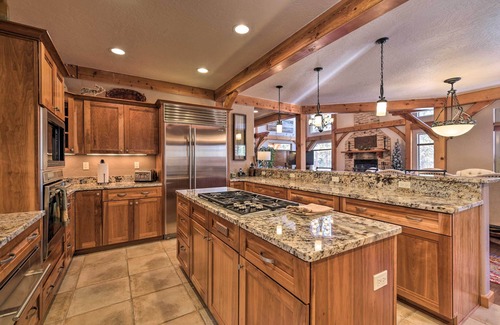 Angel Fire House | Grand Angel Fire Retreat w/Hot Tub & Fire Pit!