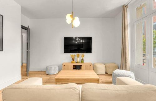 Guilhemery Apartment | Grand Appartement Lumineux - Parking Privé - Clim
