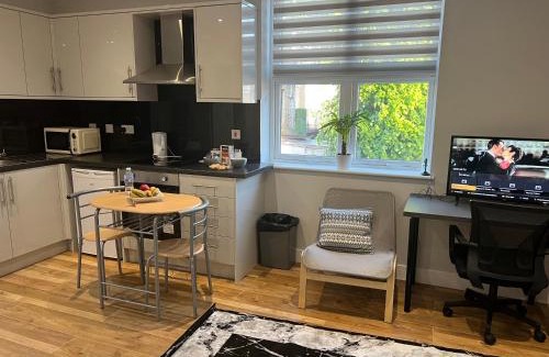 Walpole Hotel | Grand Bleu - London - Next to Piccadilly Line Tube Station & Brand New Facilities
