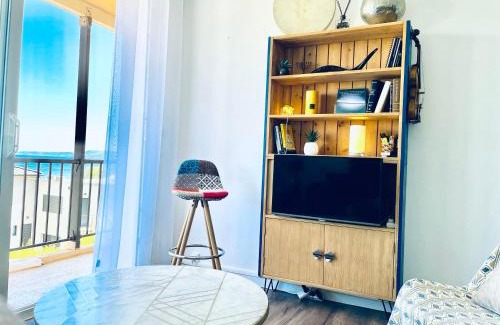 Istres Apartment | Grand Bleu, Vue sur Lac, Cosy et Chic WIFI Centre ville, Plage