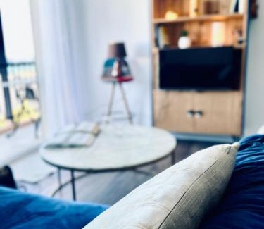 Istres Apartment | Grand Bleu, Vue sur Lac, Cosy et Chic WIFI Centre ville, Plage