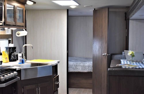 Williams House | Grand Canyon RV Glamping Premium Suite #2 (Glamping Getaway)