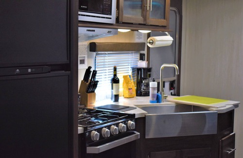 Williams House | Grand Canyon RV Glamping Premium Suite #2 (Glamping Getaway)
