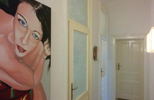 Stuwerviertel Apartment | Grand, Central 2BR Apartment