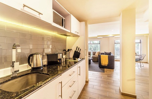 Colonia Cuauhtemoc Apartment | Grand Chapultepec by Kukun