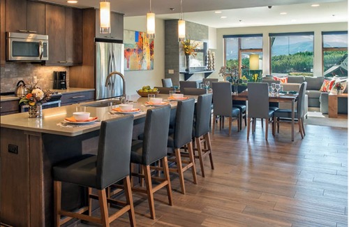 Boulder Ridge Resort | Grand Colorado at Peak 8 Luxury Resort Ski-in Ski-out 3 Bedroom/4 Bath Condo