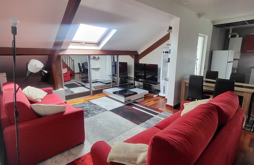 La Varenne Saint-Hilaire Apartment | Grand Duplex Near Paris & RER A - 6 travellers