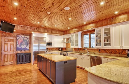 Bracebridge Cottage | Grand Elegance Lake Muskoka, 6bdrm, 5 bath, Southwest Exposure, 220' frontage