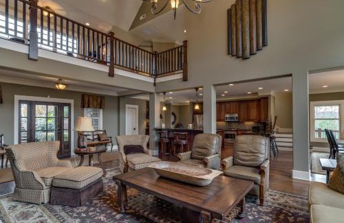Mill Spring House | Grand Family Retreat 8Br With Stunning Golf Views