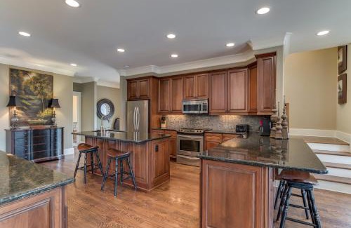 Mill Spring House | Grand Family Retreat 8Br With Stunning Golf Views