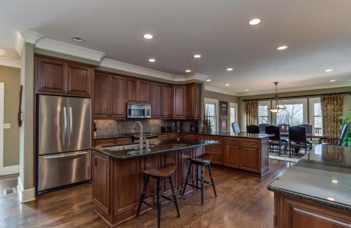 Mill Spring House | Grand Family Retreat 8Br With Stunning Golf Views
