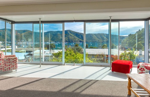 Waikawa Bay House | Grand Getaway
