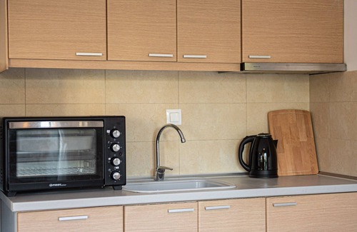 Perea Apartment | Grand Getaway Suite 300m from the Beach