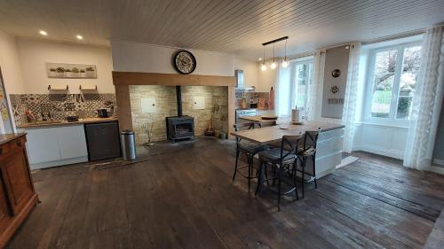 Ally House | Grand gite familial 5 chambres à Ally, dans le Cantal à côté de Salers