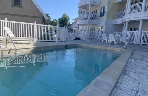 Grand Haven Condo | Grand Haven Cottages - 1 Bedroom Condo with Pool