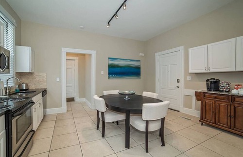 Walnut Hills Apartment | Grand Historic 2 Bedroom Apartment Near Eden Park
