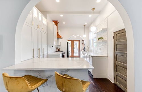 Government Hill House | Grand Historic Escape | 5-Bedroom Retreat with Pool & Spa