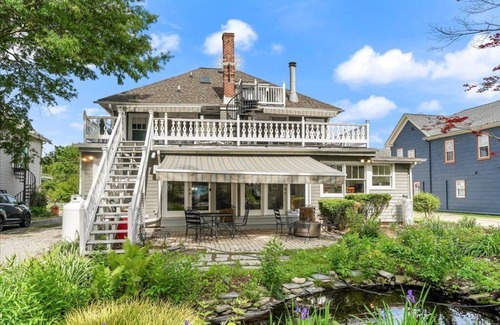 Rock Hall House | Grand home located right on Main St, walk to Chesapeake Bay & great restaurants