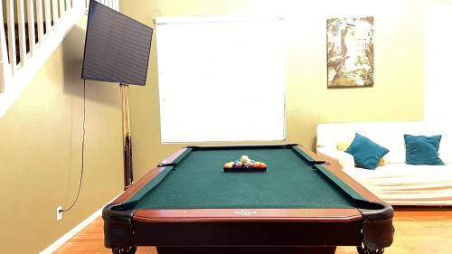 North Las Vegas House | Grand Home sleeps 16ppl