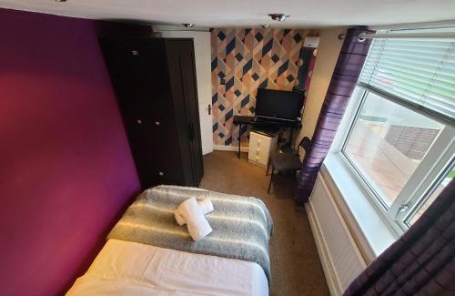 Droylsden House | Grand House Near Etihad Coop Live