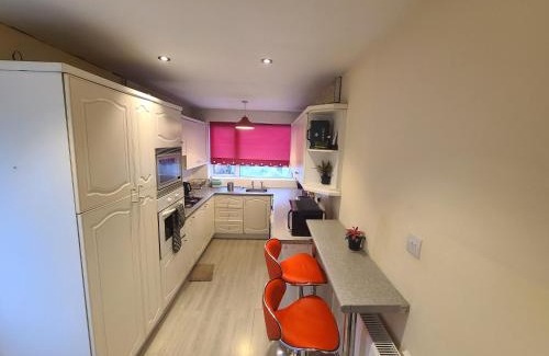 Droylsden House | Grand House Near Etihad Coop Live