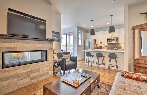 Grand Lake Condo | Grand Lake Condo w/Balcony & Mountain Views