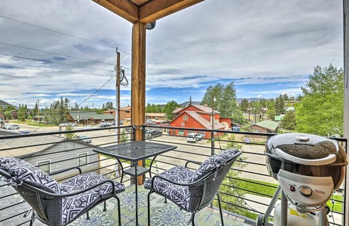 Grand Lake Apartment | Grand Lake Condo with Balcony and Mountain Views