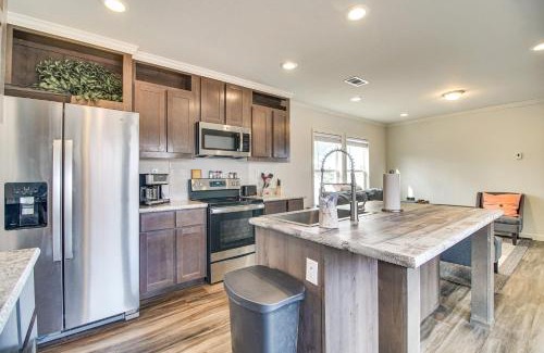 Dennis House | Grand Lake Views Pet-Friendly Jay Getaway!