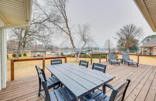 Lake Hamilton House | Grand Lakefront Home in Hot Springs with Boat Dock!