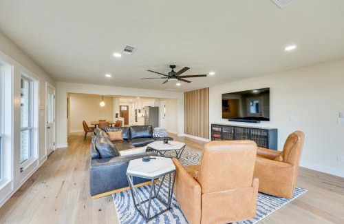 Lake Hamilton House | Grand Lakefront Home in Hot Springs with Boat Dock!