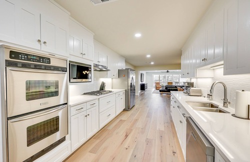 Lake Hamilton Cottage | Grand Lakefront Home in Hot Springs w/Boat Dock!
