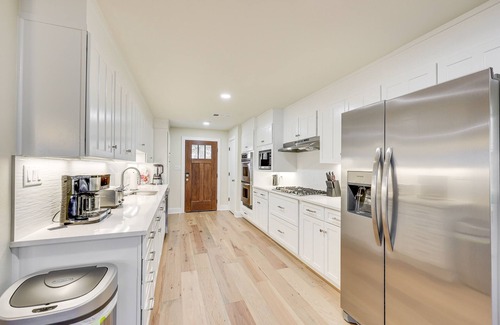 Lake Hamilton Cottage | Grand Lakefront Home in Hot Springs w/Boat Dock!