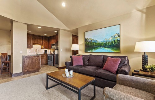 Breckenridge Condo | Grand Lodge Peak 7 luxury 2 bedroom - Ski-in/out