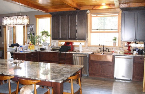 Colorado Springs Cabin | Grand lodge with pine forest, privacy, luxury hot-tub & WiFi in Colorado Springs