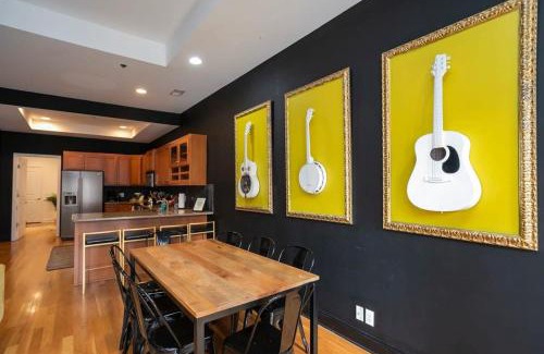 Downtown Nashville Apartment | Grand Loft ON THEE Broadway Strip