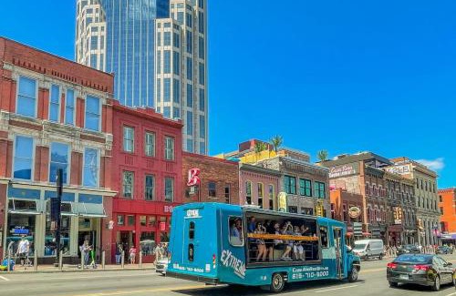 Downtown Nashville Apartment | Grand Loft ON THEE Broadway Strip