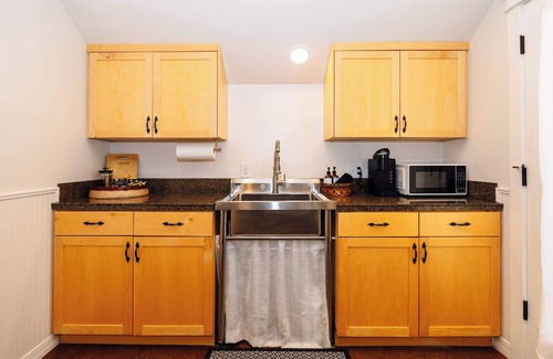 Historic Railroad District Apartment | Grand Luxe Suite with Jetted Tub