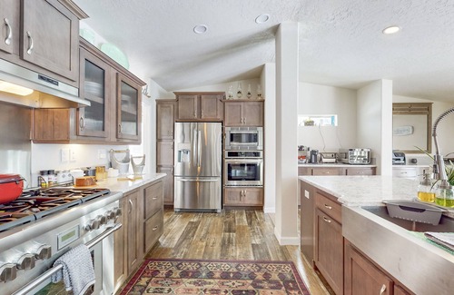 Donnelly House | Grand Manor - Near Tamarack and Lake Cascade - AC - Pet friendly - fenced yard - trailer parking